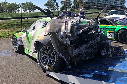 Bathurst: la Porsche della Black Swan sbatte e va in fiamme, Tim Pappas in ospedale