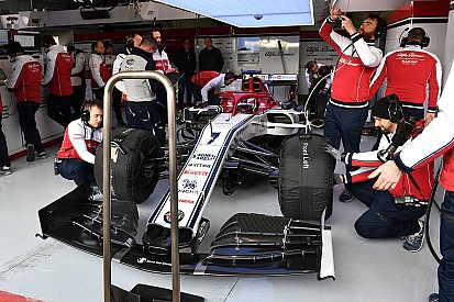 Räikkönen a sóderágyban kezdett az Alfa Romeóval (videó)