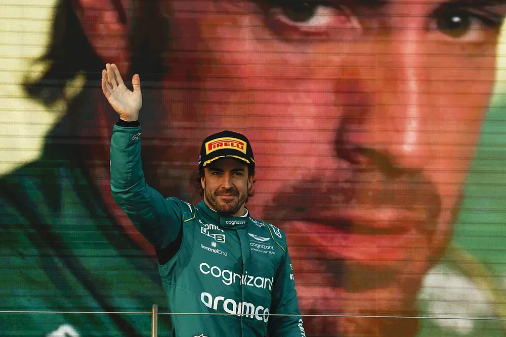 Fernando Alonso, Aston Martin F1 Team, 3e, sur le podium