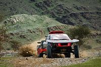 Carlos Sainz, con problemas mec&aacute;nicos en la etapa 3 del Dakar