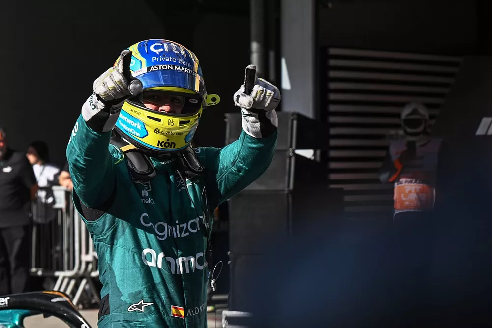 Fernando Alonso, Aston Martin F1 Team, troisi&egrave;me, dans le parc ferm&eacute;