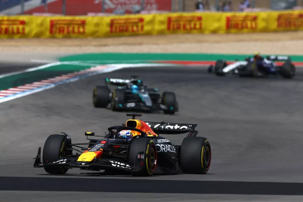 Max Verstappen, Red Bull Racing, George Russell, Mercedes