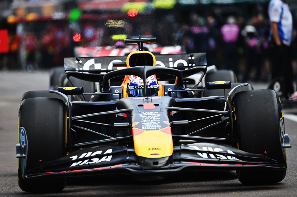 RedBull マックスフェルスタッペン　スパーク　1/18　2021 モナコ 2021 F1 World Champion #33 Max Verstappen Red Bull RB16B