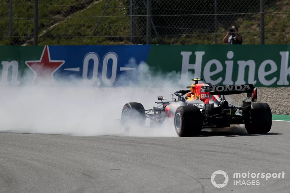 Sergio Perez, Red Bull Racing RB16B spint tijdens kwalificatie