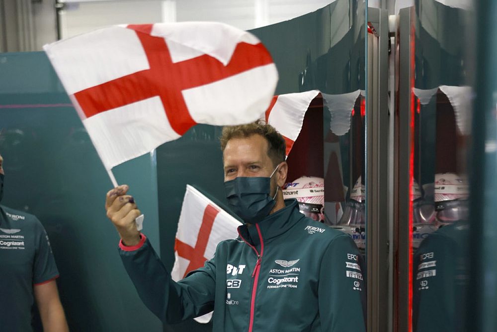 Sebastian Vettel, en el box de Aston Martin 