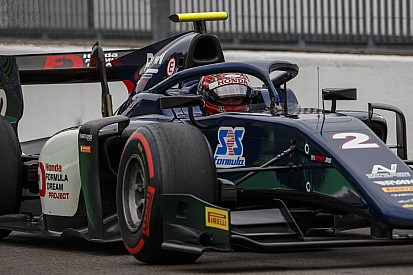 F2 Monza: Makino menang feature race dari P14, Gelael finis P12