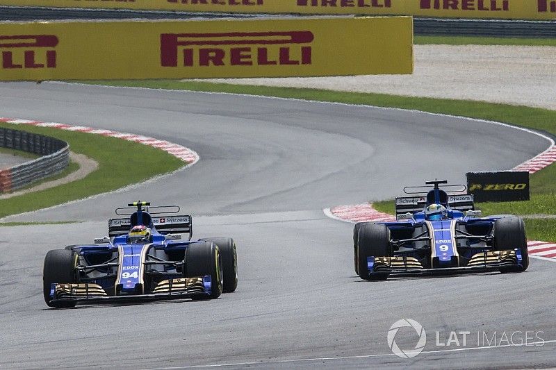 Marcus Ericsson, Sauber C36 and Pascal Wehrlein, Sauber C36