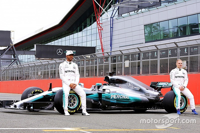 Hamilton en Bottas elke dag in actie tijdens eerste testweek