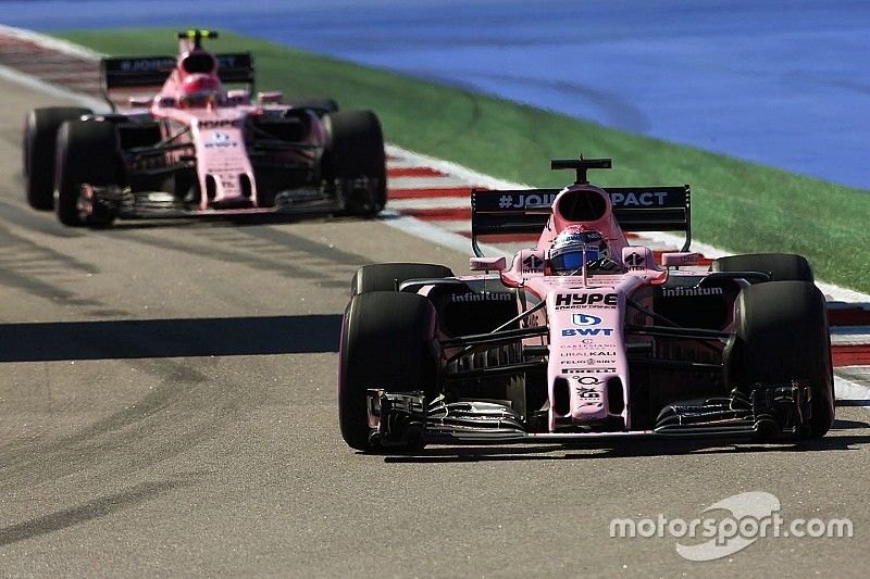 Sergio Perez, Sahara Force India F1 VJM10, Esteban Ocon, Sahara Force India F1 VJM10