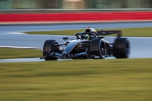 Cadillac maakt eerste F1-meters op Silverstone met P&eacute;rez achter het stuur