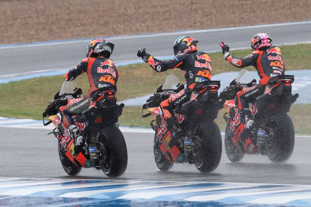 Brad Binder, Red Bull KTM Factory Racing; Pedro Acosta, Red Bull KTM Factory Racing