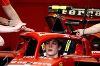 Alonso y Hamilton elogian el debut de Bearman en Ferrari F1