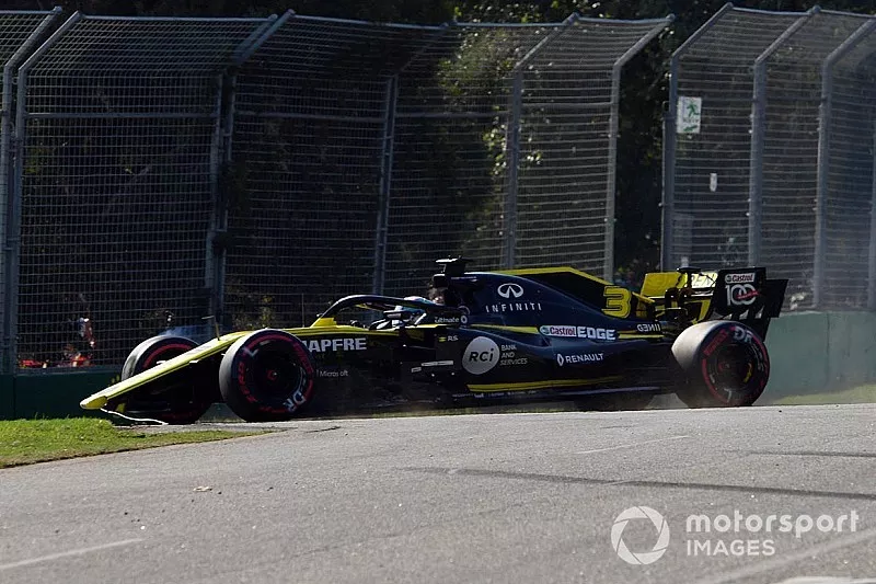 Daniel Ricciardo, Renault F1 Team R.S.19, casse son aileron avant au d&eacute;part