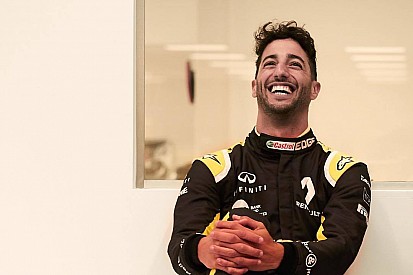 Video: Ricciardo'nun Renault'daki ilk günü
