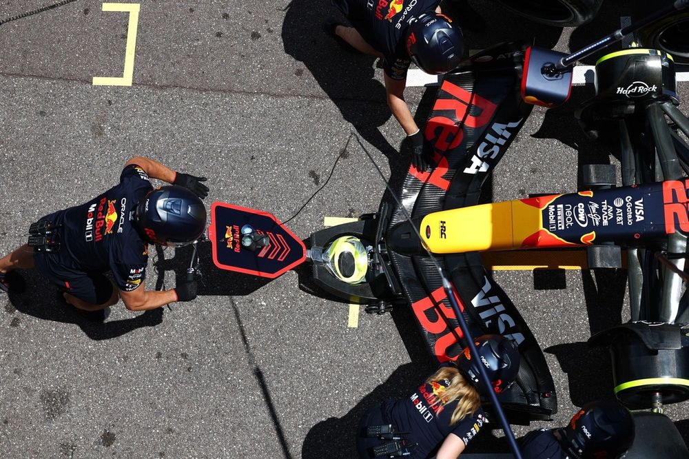 Yuki Tsunoda, Red Bull Racing pitstop