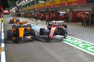 Vídeo: increíble accidente en el pitlane entre Norris y Leclerc