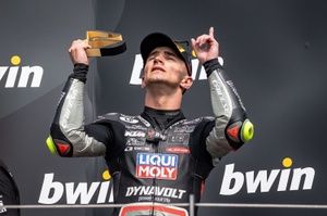 David Mu&ntilde;oz se defiende: "Se lo tienen que hacer mirar, no siempre es el mismo"