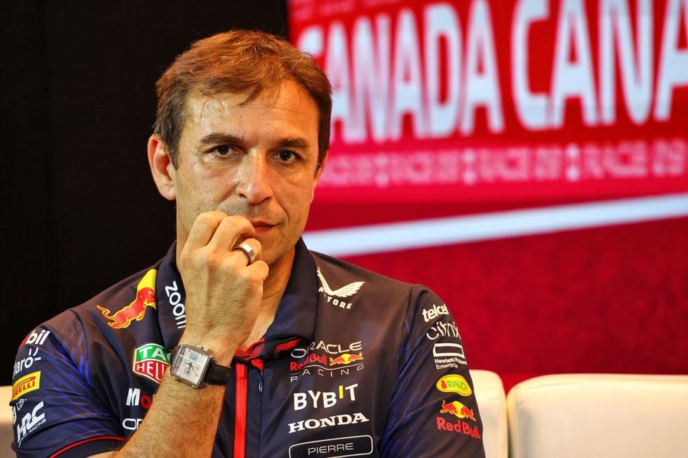 Pierre Wache, Ingeniero de Carrera, Red Bull Racing, en la Conferencia de Prensa de los Directores de Equipo