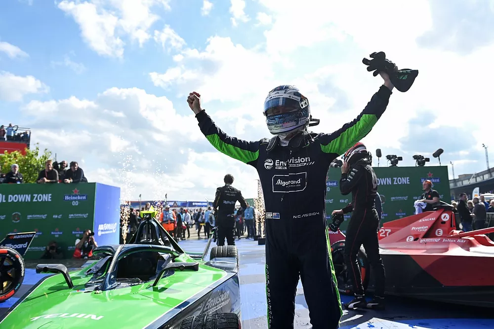 Nick Cassidy, Envision Racing, 1st position, in celebrates in Parc Ferme