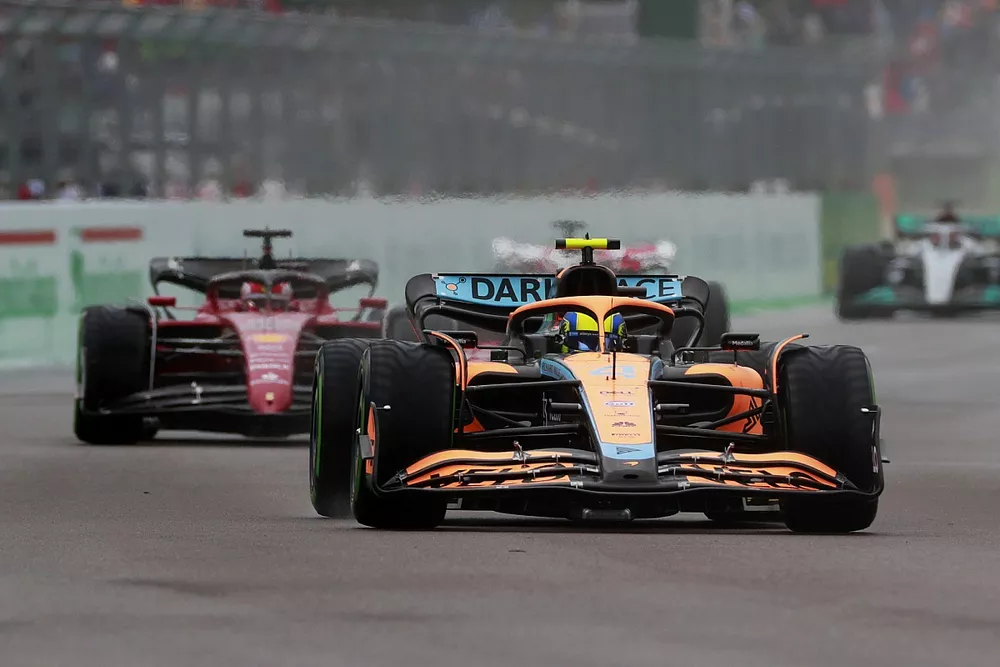Lando Norris, McLaren MCL36, Charles Leclerc, Ferrari F1-75