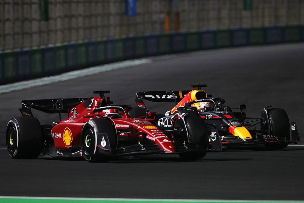 Charles Leclerc, Ferrari F1-75, Max Verstappen, Red Bull Racing RB18, battle for the lead