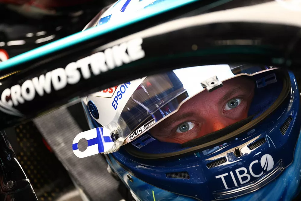 Valtteri Bottas, Mercedes, in the garage