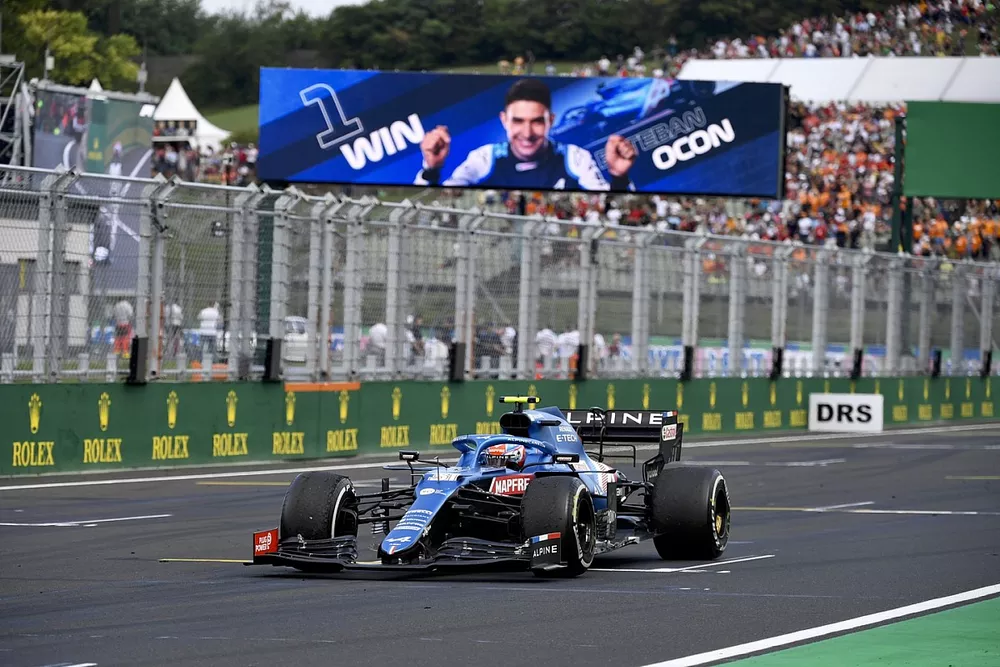 Esteban Ocon, Alpine A521, 1&ordf; posici&oacute;n, se lleva la victoria