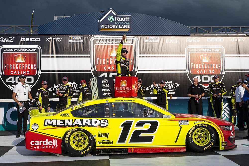 Race winner Ryan Blaney, Team Penske, Ford Mustang Menards/Cardell Cabinetry