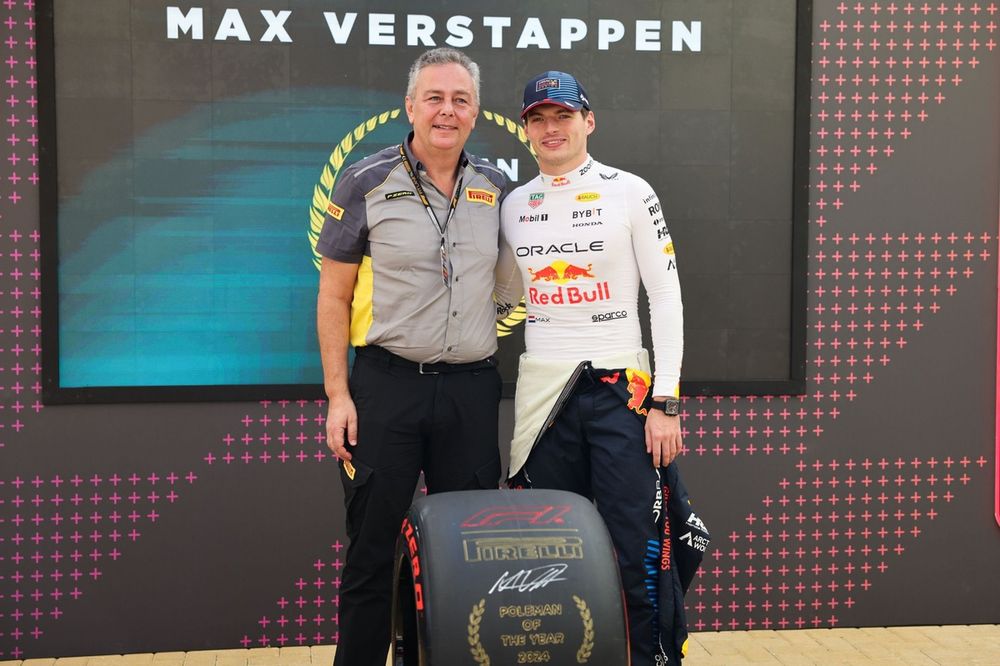 Mario Isola, Head of Pirelli Motorsport, presents Max Verstappen, Red Bull Racing, with the Pirelli Pole Man of the Year Award