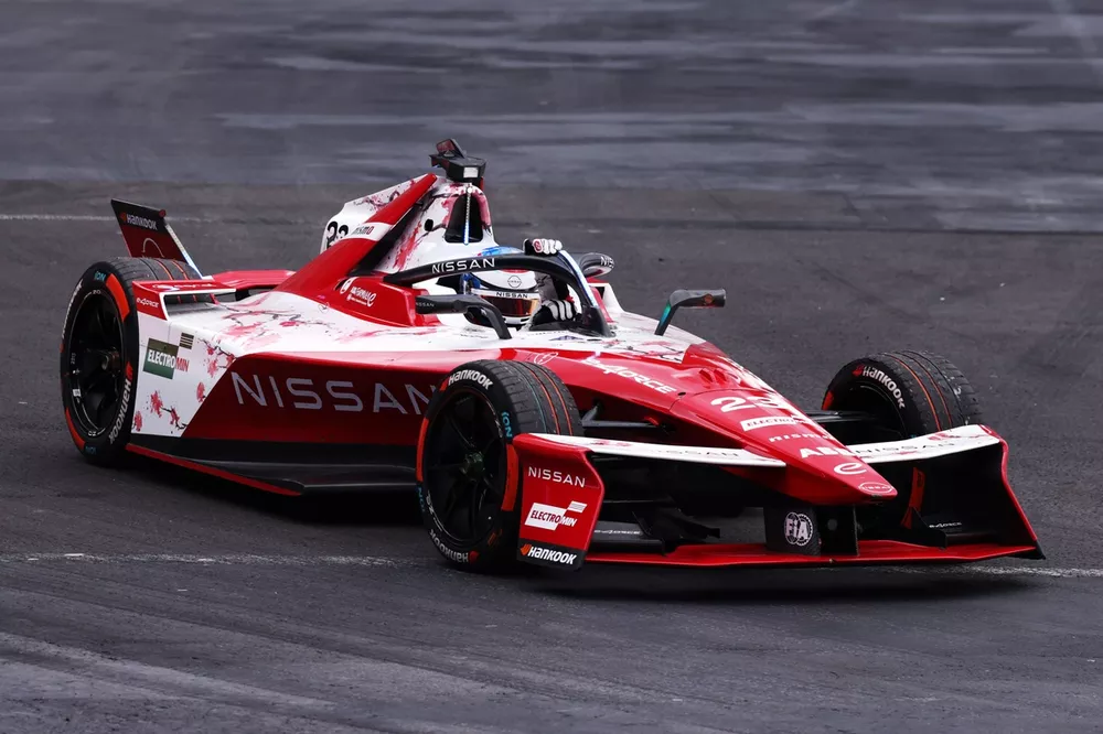 Oliver Rowland of Great Britain driving the Nissan Formula E Team Nissan e-4ORCE 05 during the Mexico City E-Prix, Round 2 of the 2025 FIA Formula E World Championship at Autodromo Hermanos Rodriguez on January 11, 2025 in Mexico City, Mexico. (Photo by Andrew Ferraro/LAT Images)