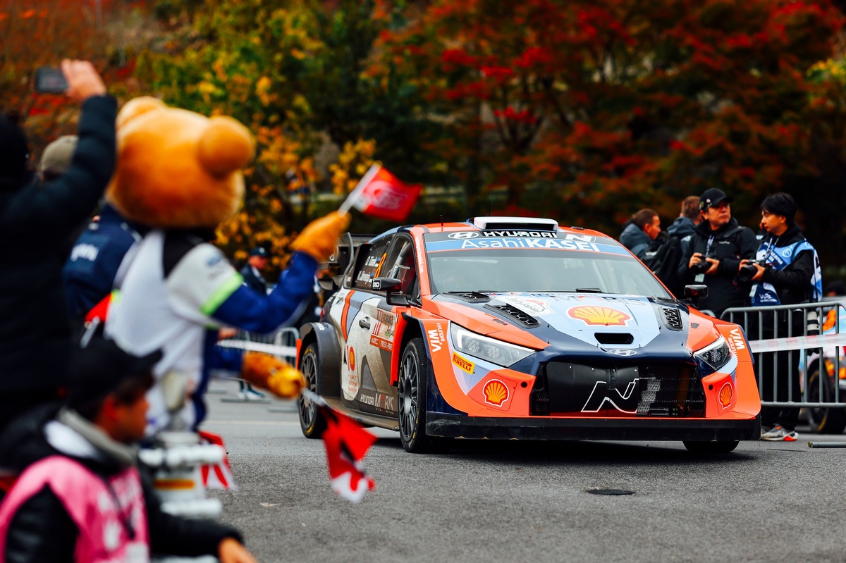 ヒョンデ　ラリージャパン優勝記念　i20 WRC ヒョンデ ラリージャパン優勝記念 i20 WRC イクソ ixo