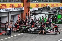 Komornik zapukał do Haasa