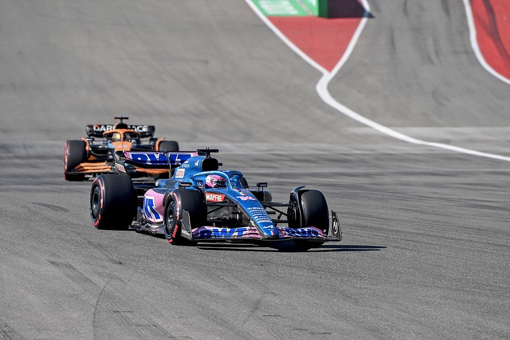 Fernando Alonso, Alpine A522, Daniel Ricciardo, McLaren MCL36