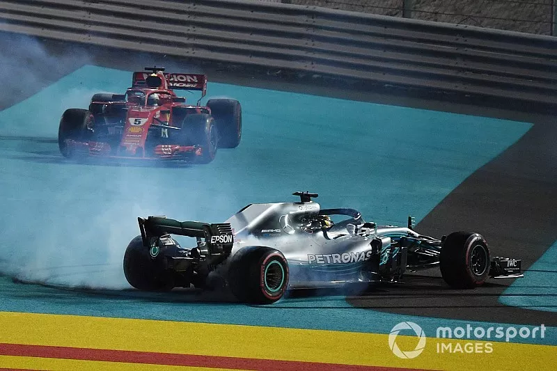 Le vainqueur Lewis Hamilton, Mercedes AMG F1 W09, le deuxi&egrave;me, Sebastian Vettel, Ferrari