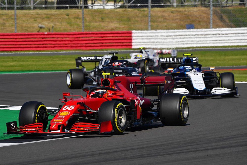 Carlos Sainz Jr., Ferrari SF21, Nicholas Latifi, Williams FW43B