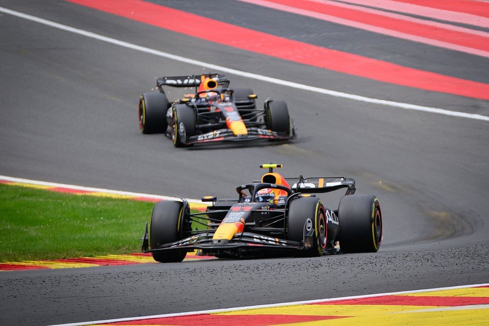 Sergio Pérez, Red Bull Racing RB19, Max Verstappen, Red Bull Racing RB19