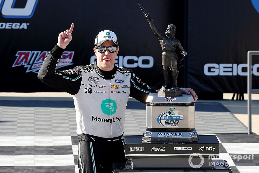 Race winner Brad Keselowski, Team Penske, Ford Mustang