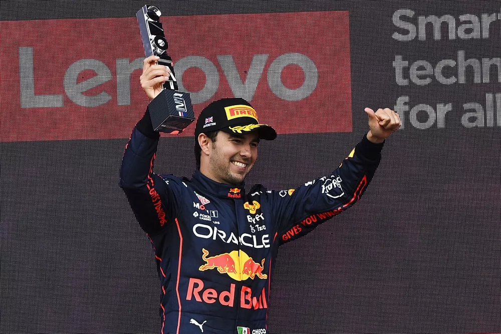 Podio: segundo lugar Sergio P&eacute;rez, Red Bull