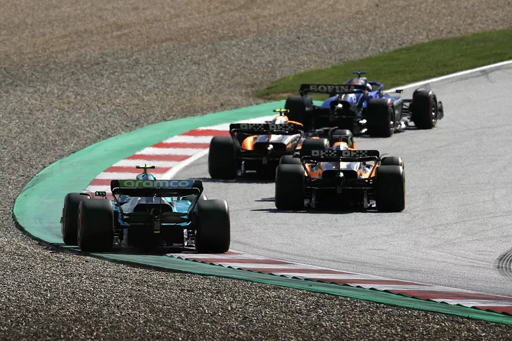 Alex Albon, Williams FW44, Lando Norris, McLaren MCL36, Daniel Ricciardo, McLaren MCL36, Sebastian Vettel, Aston Martin AMR22