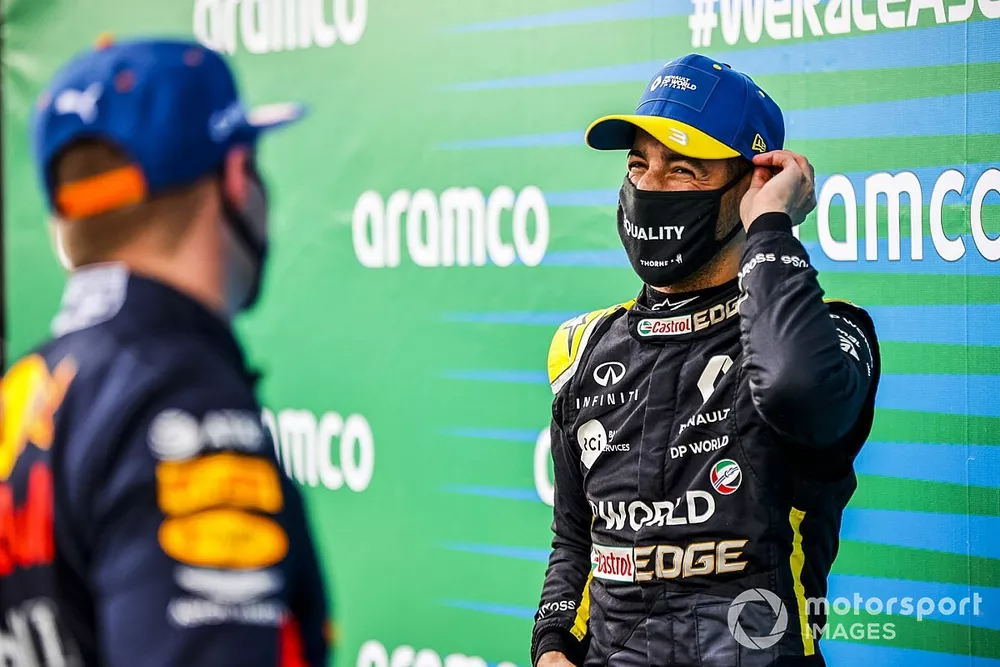 Tercer lugar Daniel Ricciardo, Renault F1 y segundo lugar Max Verstappen, Red Bull Racing en Parc Ferme