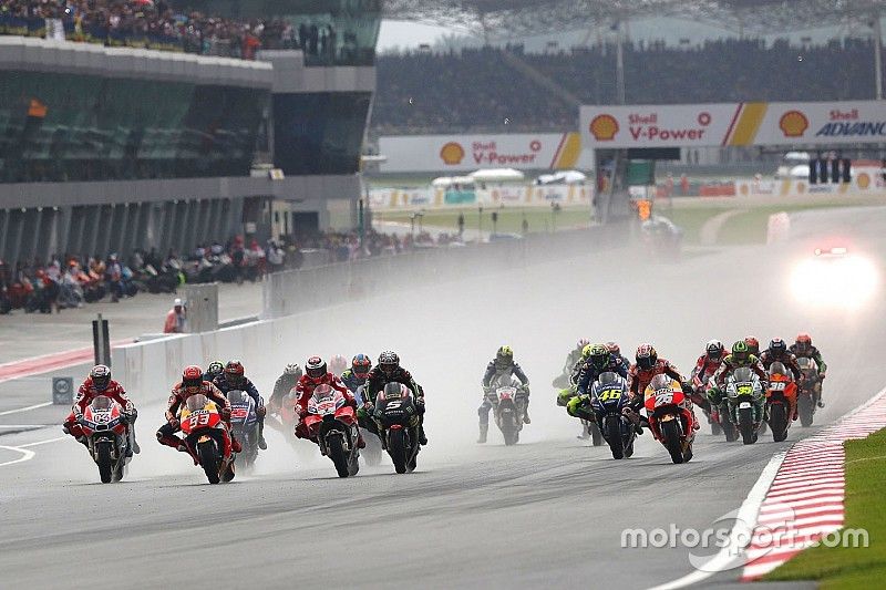 M&aacute;rquez y Dovizioso en la primera curva