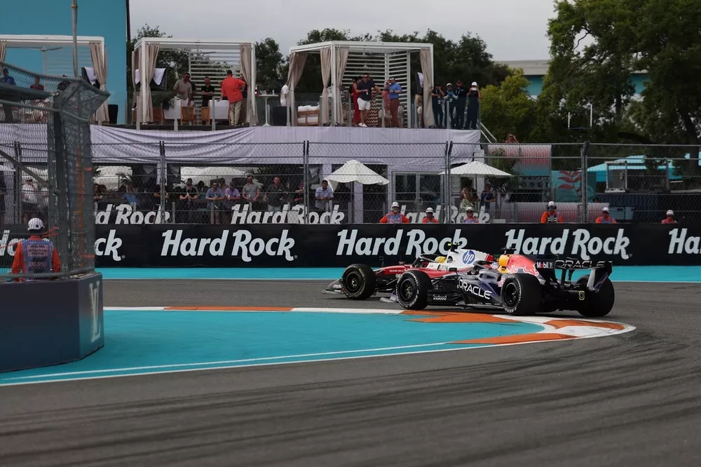 Lewis Hamilton, Ferrari, Max Verstappen, Red Bull Racing