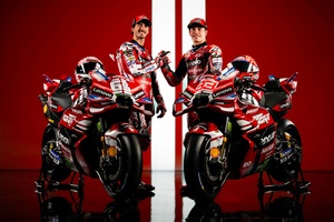 MotoGP DUCATI F.バニャイア&M.マルケス B2ポスター2枚セット マルケスはバニャイヤを陰ながら『助け、守って』いた！ 偉大な人物に