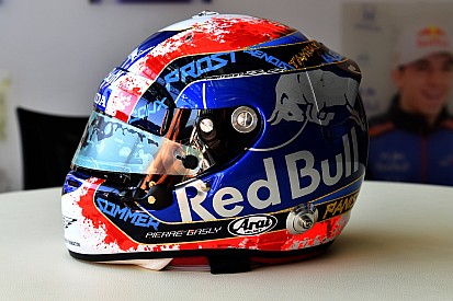 Gasly különleges F1-es sisakja a Francia Nagydíjra