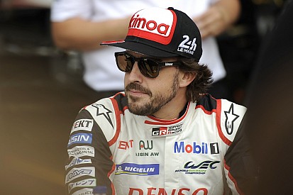 Alonso: "Buone le prime sessioni, i sorpassi di notte sembrano più facili"
