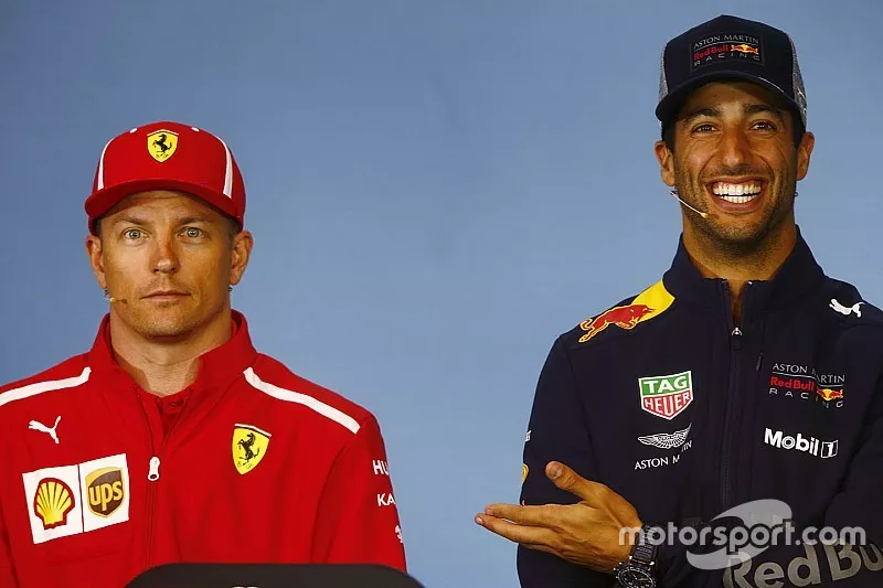 Kimi Raikkonen, Ferrari, y Daniel Ricciardo, Red Bull Racing