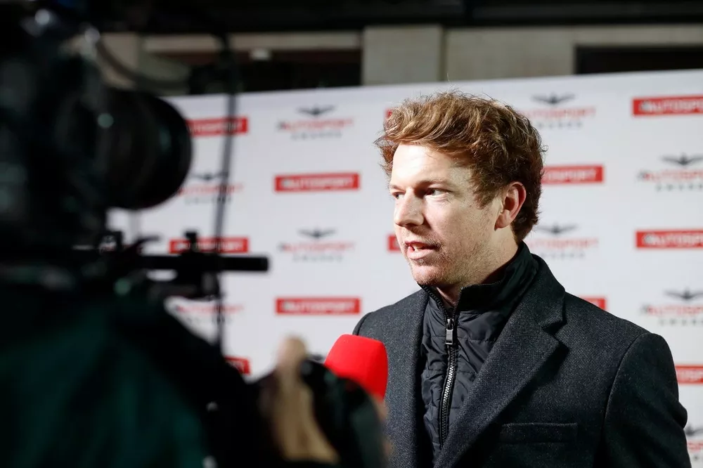 Oliver Turvey en la alfombra roja