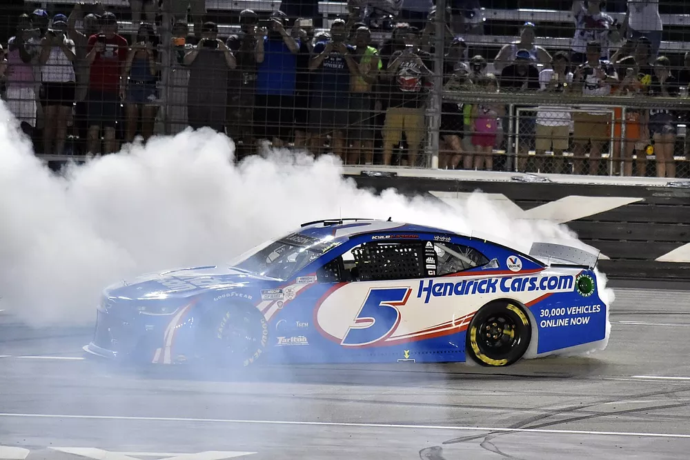 Kyle Larson, Hendrick Motorsports, Chevrolet Camaro HendrickCars.com celebrates his win