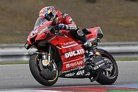 Dovizioso supera a Márquez en el arranque de Austria