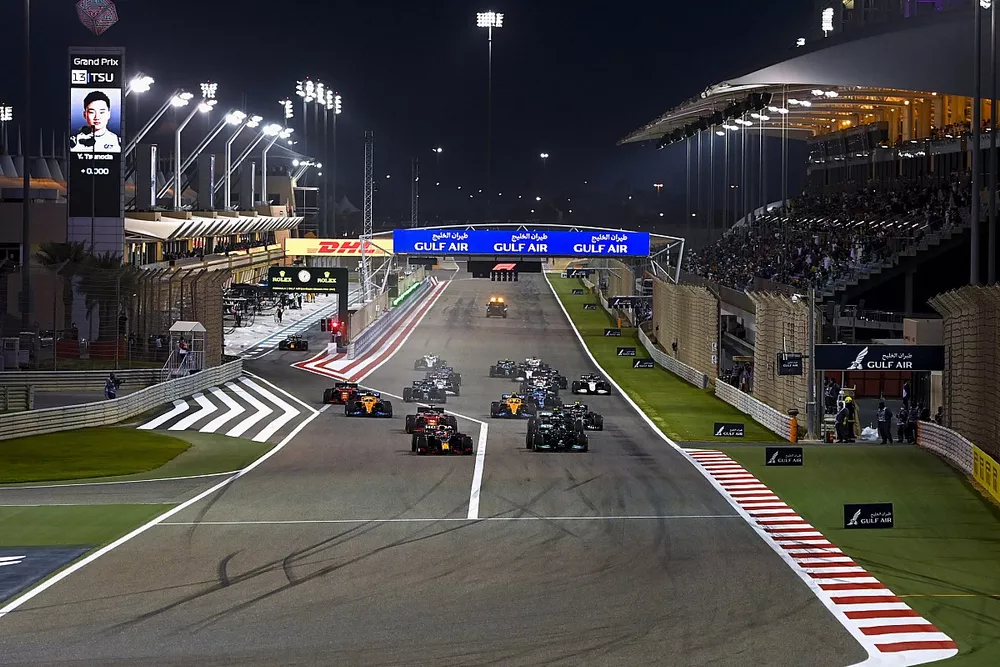 Max Verstappen, Red Bull Racing RB16B Lewis Hamilton, Mercedes W12, Valtteri Bottas, Mercedes W12 and Charles Leclerc, Ferrari SF21 at the start of the race